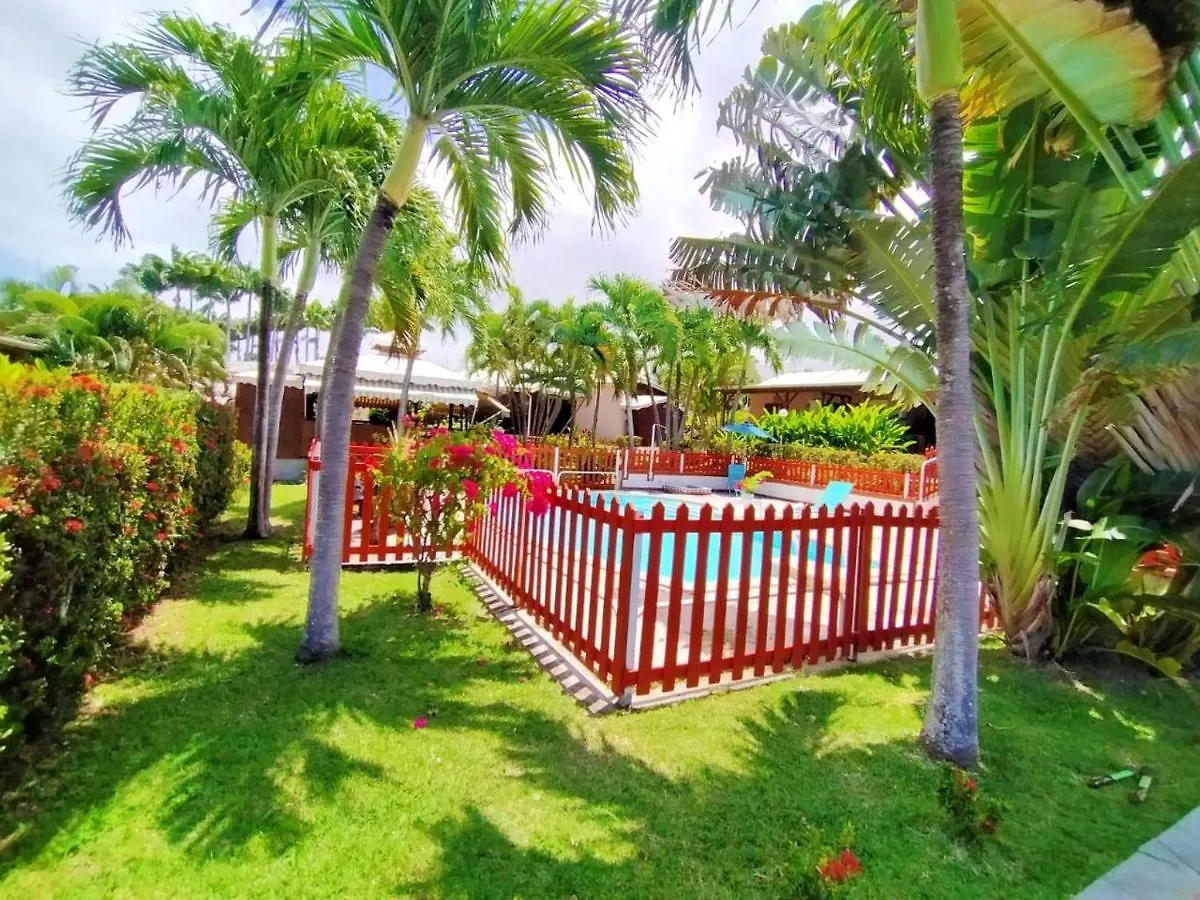 Holiday home Bungalow Charmant: Sainte Rose Retreat with Shared Pool Guadeloupe