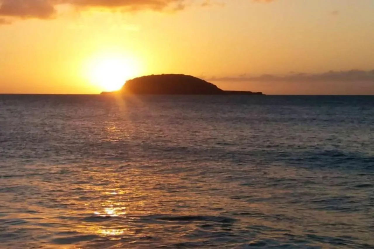 Holiday home Bungalow Charmant: Sainte Rose Retreat with Shared Pool