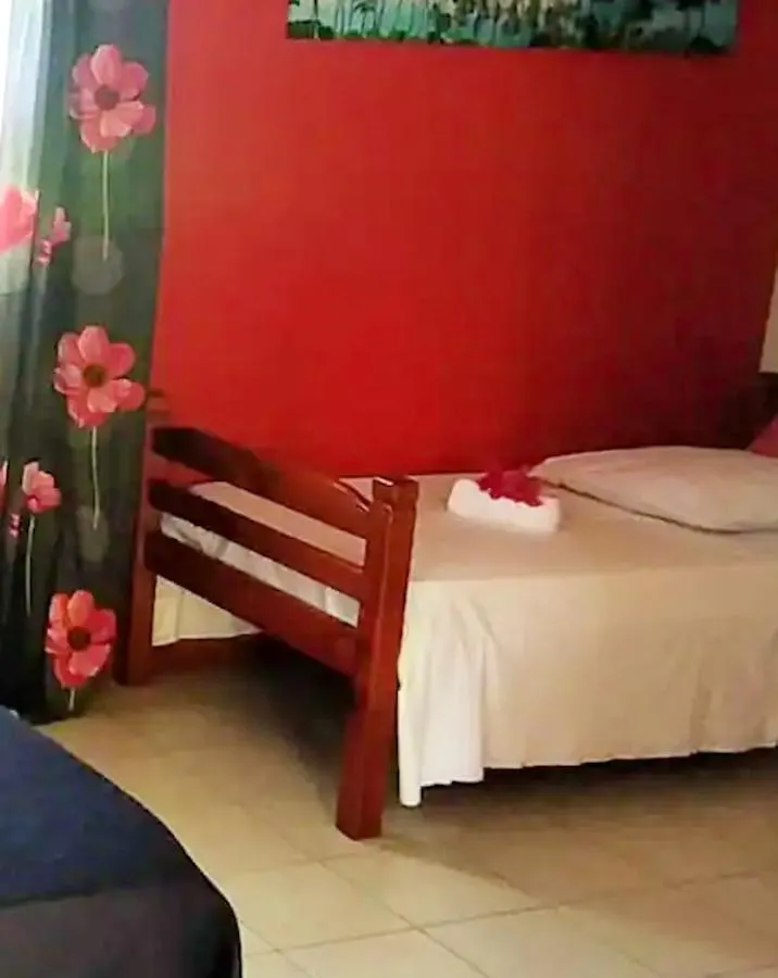 Bungalow Charmant: Sainte Rose Retreat with Shared Pool 0*, Sainte-Rose
